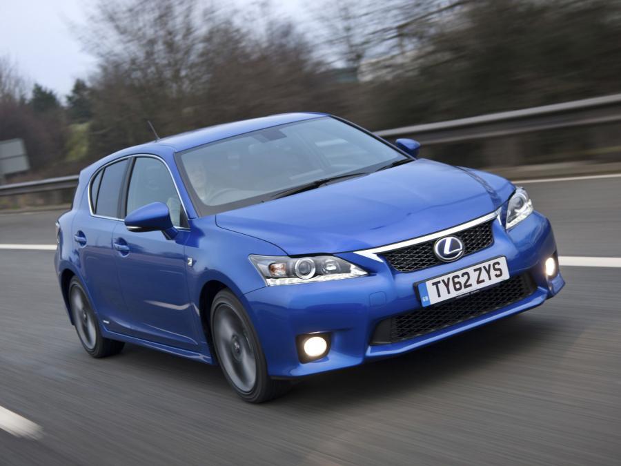 Lexus CT200h F-Sport 2011 года  (UK) (фото 12 из 21)